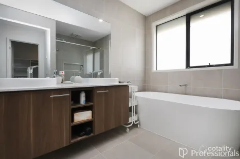 Property photo of 5 Hazelmere Avenue Eynesbury VIC 3338