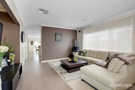 Property photo of 8 Aura Way Craigieburn VIC 3064
