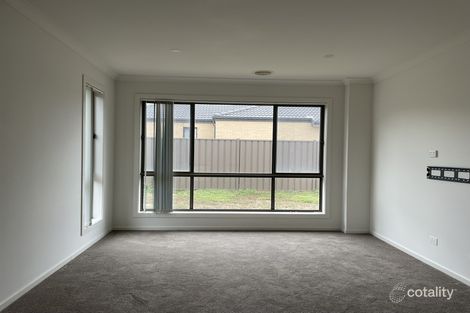 Property photo of 2 Jade Crescent Cobblebank VIC 3338