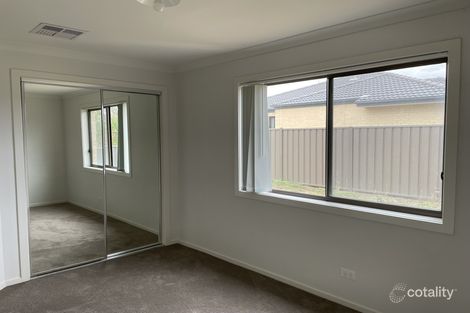 Property photo of 2 Jade Crescent Cobblebank VIC 3338
