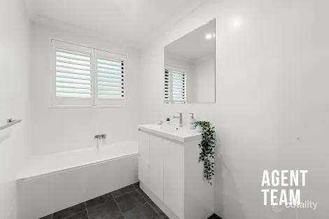 Property photo of 27 Kinchela Crescent Latham ACT 2615