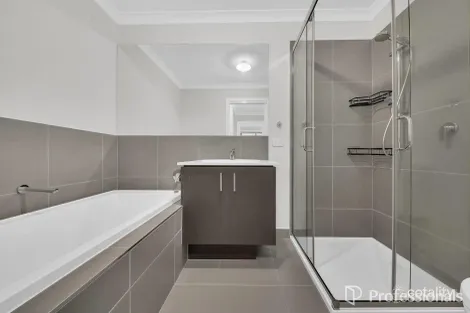 Property photo of 1 Auty Way Clyde North VIC 3978