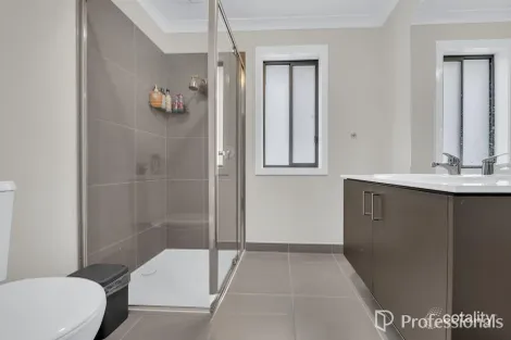 Property photo of 1 Auty Way Clyde North VIC 3978