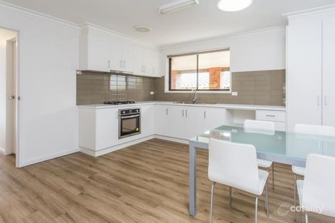 Property photo of 2/1 Nandina Court Strathdale VIC 3550