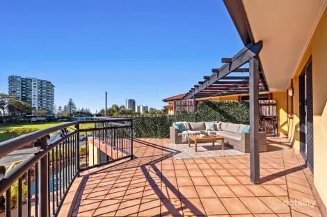 Property photo of 24/10-12 Bath Street Labrador QLD 4215
