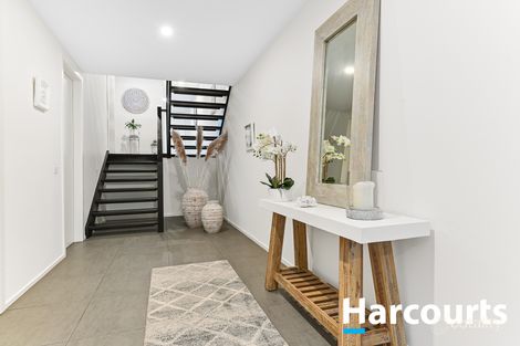 Property photo of 30 Bayleaf Street Berwick VIC 3806