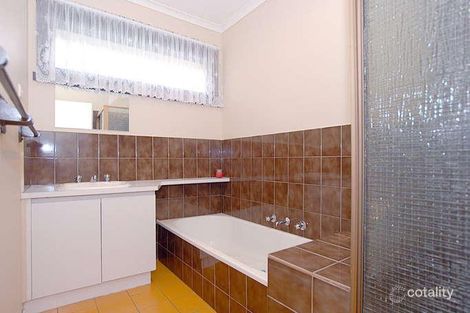 Property photo of 34 Mayfair Drive Ferntree Gully VIC 3156