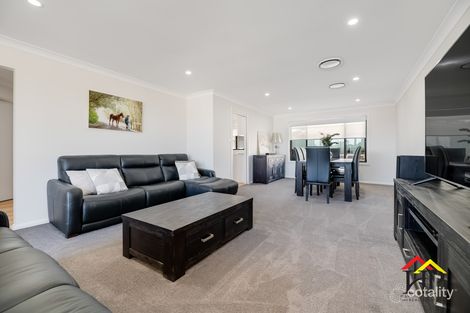 Property photo of 14 Clematis Place Mount Annan NSW 2567