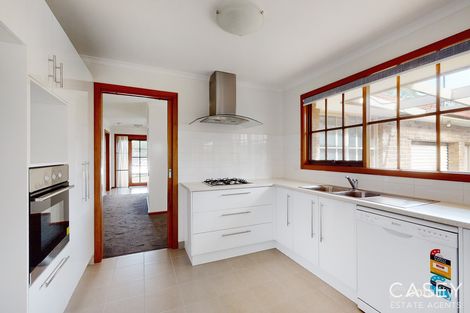 Property photo of 11 Stringybark Court Berwick VIC 3806