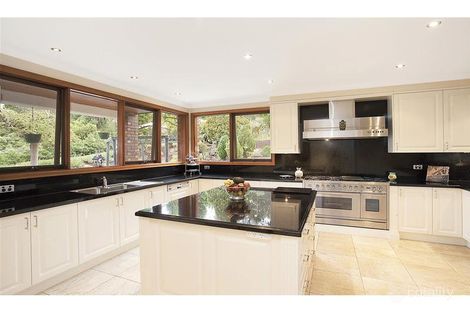 Property photo of 18 Warner Court Donvale VIC 3111