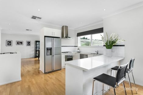 Property photo of 7 Birk Court Gowanbrae VIC 3043