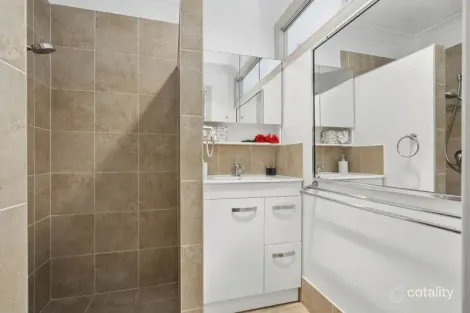 Property photo of 2/7 Gardiners Place Southport QLD 4215