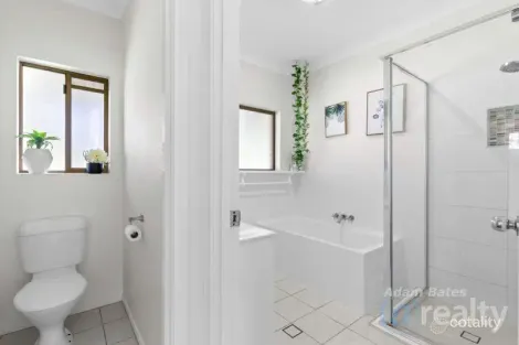 Property photo of 52 Tableland Road Sunshine Acres QLD 4655