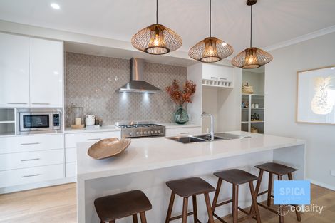 Property photo of 10 Sentinel Parade Truganina VIC 3029