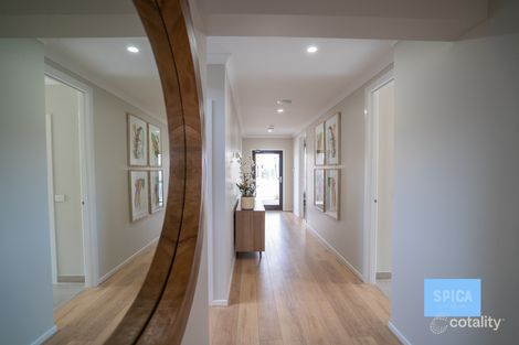 Property photo of 10 Sentinel Parade Truganina VIC 3029