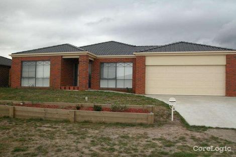 Property photo of 4 Fairways Boulevard Cranbourne North VIC 3977