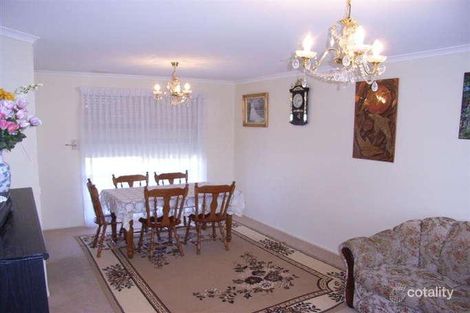 Property photo of 2 Stringybark Court Hillside VIC 3037