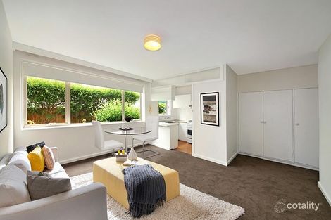 2/18 Normanby St, Windsor, VIC 3181