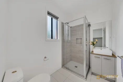 Property photo of 4 Chutney Street Manor Lakes VIC 3024