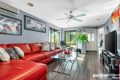 Property photo of 2 Blinker Rise Endeavour Hills VIC 3802