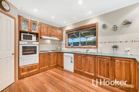 Property photo of 27 Lorikeet Drive Berwick VIC 3806