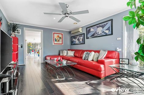 Property photo of 2 Blinker Rise Endeavour Hills VIC 3802