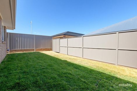 Property photo of 18 Derbyshire Road Spring Farm NSW 2570