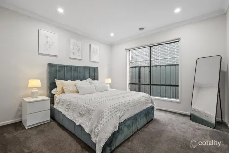 Property photo of 27 Carver Circuit Wollert VIC 3750