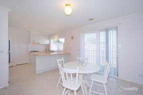 Property photo of 32 Albert Place Dingley Village VIC 3172