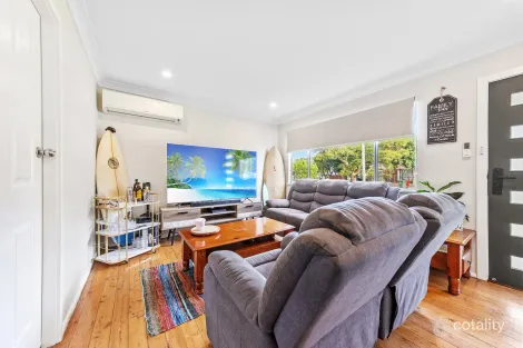 Property photo of 27 Robson Avenue Gorokan NSW 2263