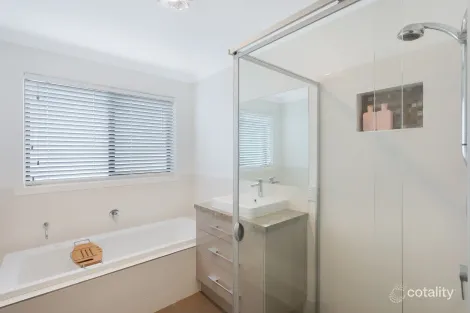 Property photo of 42 The Crest Mirador NSW 2548