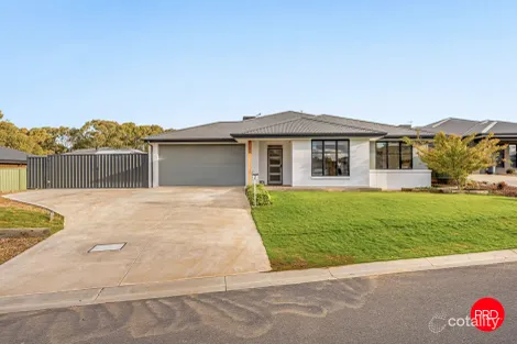 2 Forth Ct, Junortoun, VIC 3551