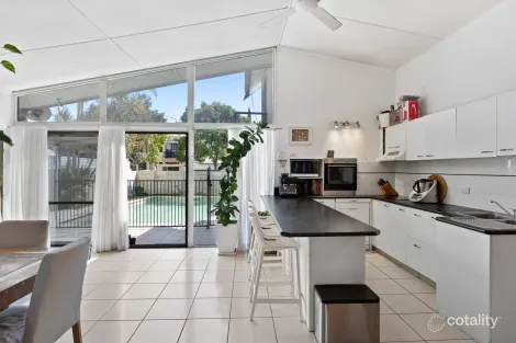 Property photo of 40 Peak Avenue Main Beach QLD 4217