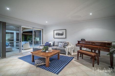 Property photo of 11 Wakeley Way Duncraig WA 6023