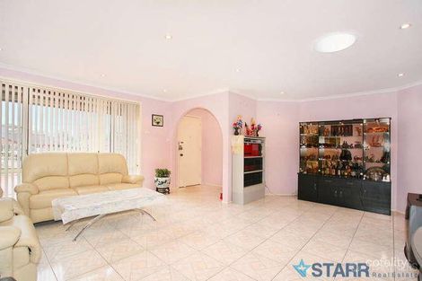 Property photo of 5 Ithaca Close St Johns Park NSW 2176