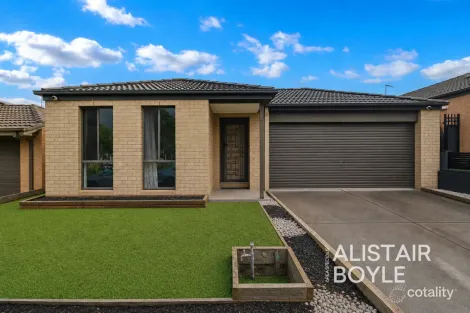 Property photo of 27 Obrien Parade Pakenham VIC 3810