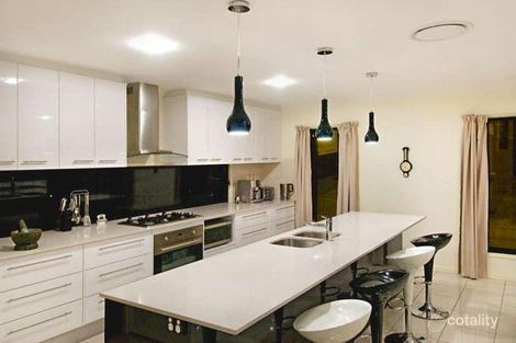 Property photo of 28 Azienda Place Bridgeman Downs QLD 4035