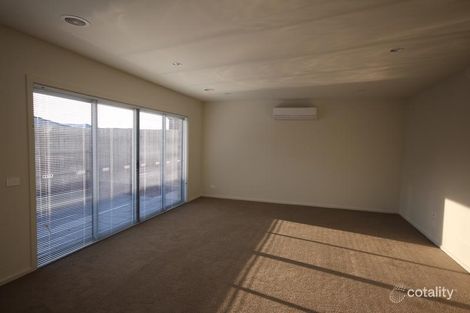 Property photo of 25 Denistoun Crescent Cranbourne VIC 3977