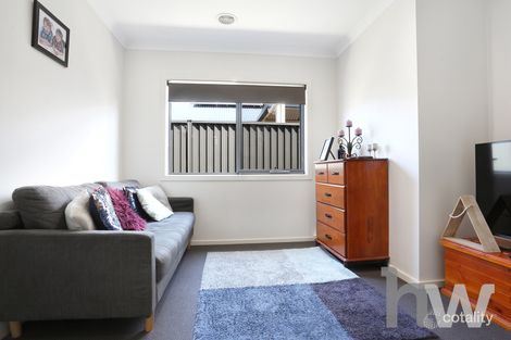 Property photo of 8 Grey Teal Place Lara VIC 3212