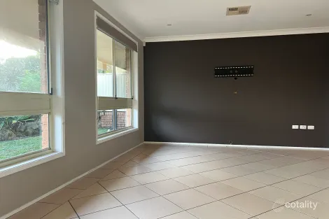 Property photo of 4 Gilbert Crescent Kings Langley NSW 2147