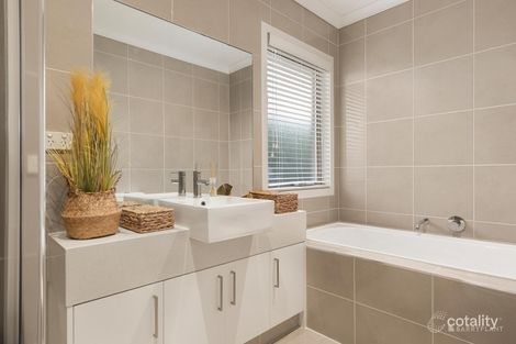 Property photo of 13 Dalveen Road Ivanhoe VIC 3079