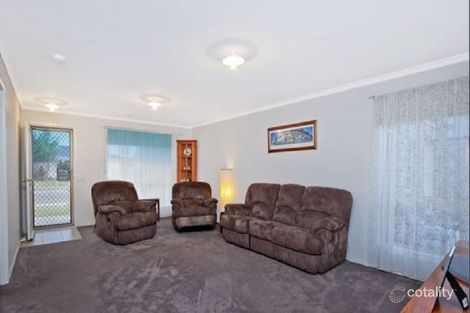 62 Sandalwood Dr, Pakenham, VIC 3810