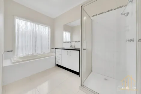 Property photo of 12 Glade Court Cranbourne VIC 3977