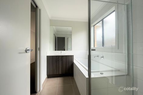 Property photo of 6 Macleod Circuit Pakenham VIC 3810