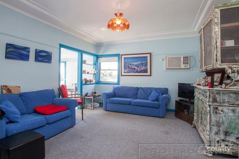 Property photo of 1 Hall Crescent Tarro NSW 2322