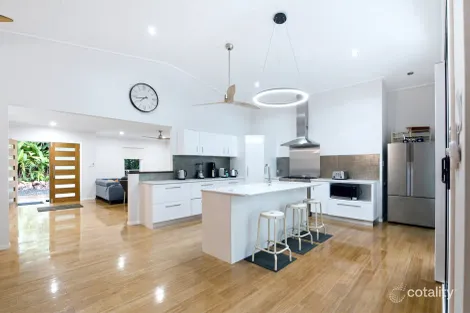 Property photo of 10 Dunkalli Crescent Wongaling Beach QLD 4852