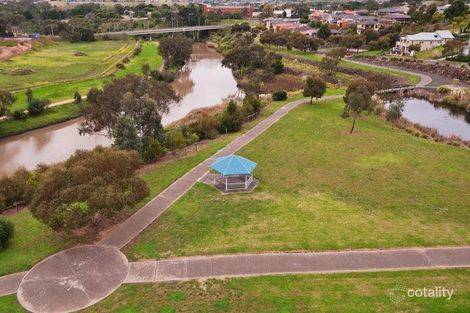 Property photo of 25 Saltwater Crescent Maribyrnong VIC 3032
