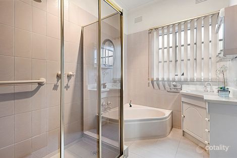Property photo of 220 Napier Street Strathmore VIC 3041