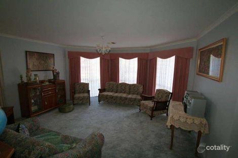 Property photo of 2 Heatherbrae Crescent Sunbury VIC 3429