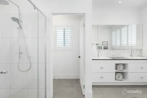 Property photo of 10 Belair Crescent Paradise Point QLD 4216